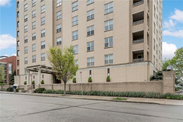 220 N Bellefield Ave Unit 903, Oakland, PA 15213 - view of property featuring fence