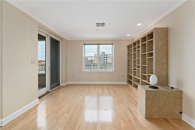 220 N Bellefield Ave Unit 903, Oakland, PA 15213 - spare room with baseboards, visible vents, light wood-style floors, and crown molding