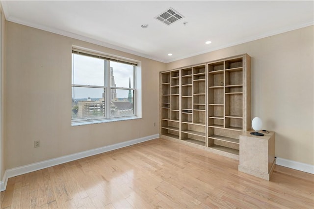 220 N Bellefield Ave Unit 903, Oakland, PA 15213 - spare room featuring visible vents, crown molding, light wood-style flooring, and baseboards