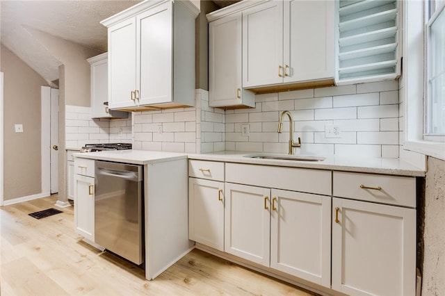 1226 Woodland Ave, Marshall Shadeland, PA 15212 - kitchen with a sink, dishwasher, light wood-type flooring, decorative backsplash, and light countertops