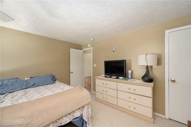 934 W W Rdg, Sharpsville, PA 16150 - bedroom featuring carpet floors and a textured ceiling