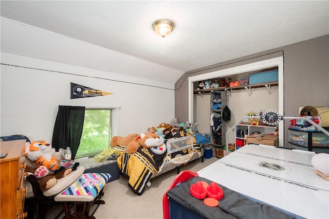 934 W W Rdg, Sharpsville, PA 16150 - bedroom featuring lofted ceiling and a closet