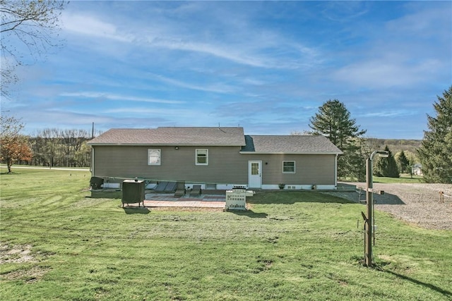 240 Hamburg Rd, Hempfield Twp Mer, PA 16125 - rear view of house featuring a yard