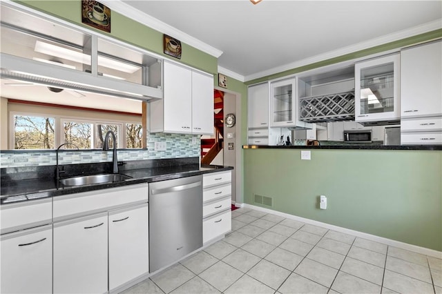 kitchen with tasteful backsplash, a sink, appliances with stainless steel finishes, visible vents, and ornamental molding