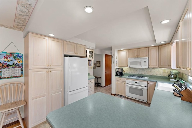 227 Gass Rd, Ross Twp, PA 15229 - kitchen with decorative backsplash, a sink, recessed lighting, white appliances, and a peninsula