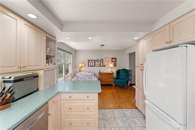 227 Gass Rd, Ross Twp, PA 15229 - kitchen featuring recessed lighting, freestanding refrigerator, light countertops, dishwasher, and a peninsula