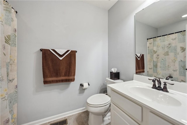 112 Aprilmae Way, Ross Twp, PA 15237 - full bath featuring visible vents, vanity, baseboards, toilet, and a shower with shower curtain