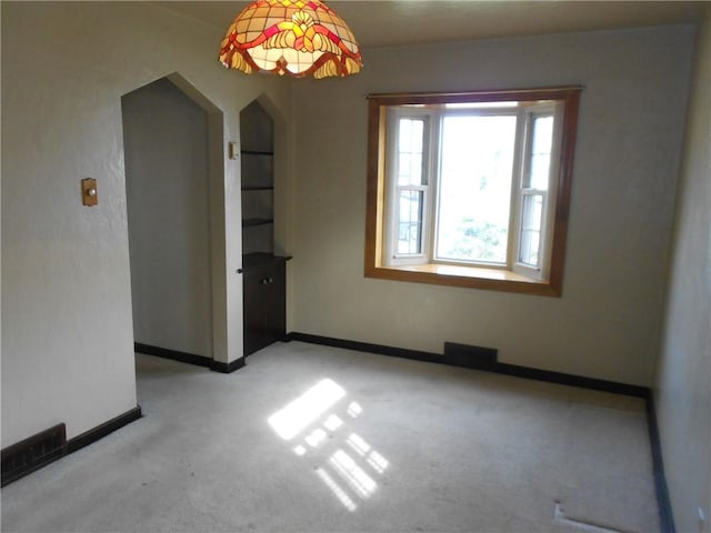 552 Crestline Dr, Baldwin Twp, PA 15234 - unfurnished room featuring arched walkways, baseboards, visible vents, and light carpet