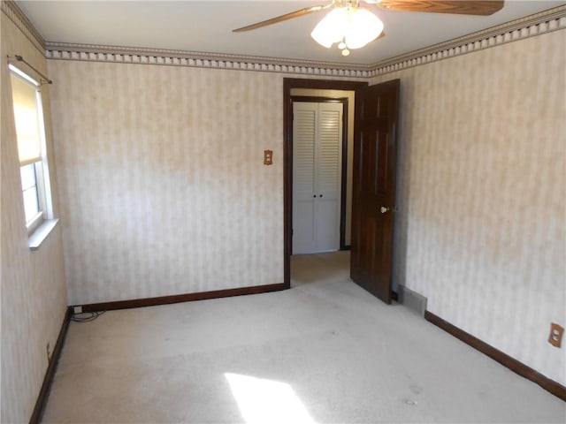 552 Crestline Dr, Baldwin Twp, PA 15234 - spare room with baseboards, light carpet, a ceiling fan, and wallpapered walls