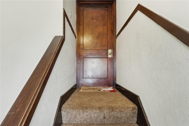 715-717 Hiland Ave, Coraopolis, PA 15108 - stairs with a textured wall