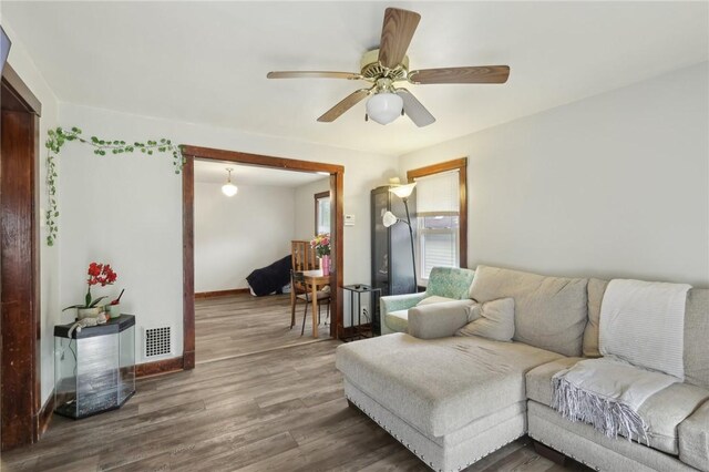 715-717 Hiland Ave, Coraopolis, PA 15108 - living area with visible vents, a ceiling fan, baseboards, and wood finished floors