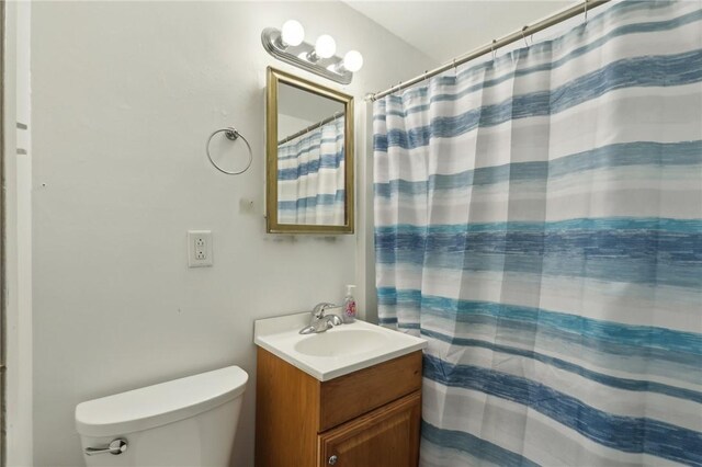 715-717 Hiland Ave, Coraopolis, PA 15108 - full bathroom featuring vanity, toilet, and a shower with curtain