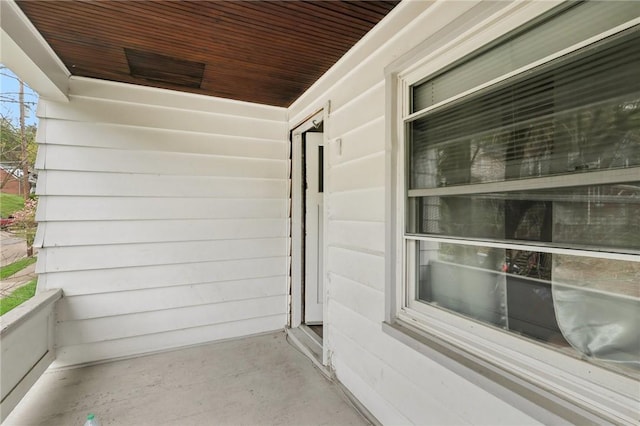 715-717 Hiland Ave, Coraopolis, PA 15108 - balcony with covered porch