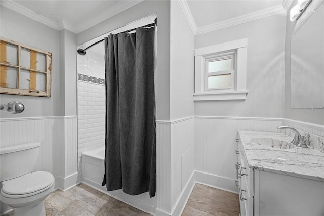 full bathroom with crown molding, vanity, wainscoting, toilet, and shower / bath combo