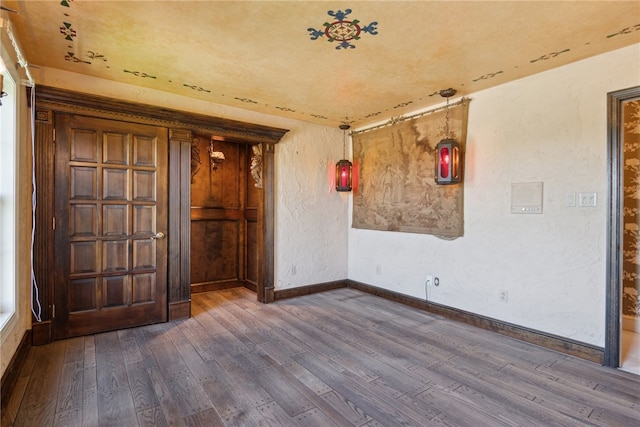107 Treetop Ln, Peters Twp, PA 15317 - unfurnished room featuring baseboards and dark wood finished floors