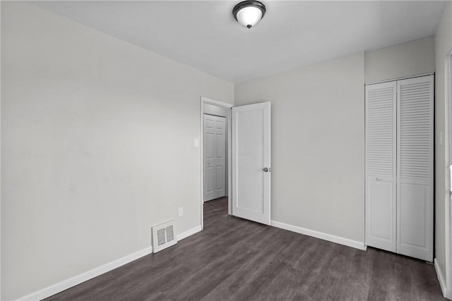 113 Bryant Dr, Penn Hills, PA 15235 - unfurnished bedroom featuring visible vents, dark wood-style flooring, baseboards, and a closet