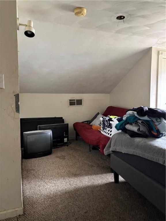 115 Woodrow Ct, Sharon, PA 16146 - carpeted bedroom with vaulted ceiling and visible vents