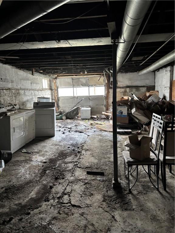 115 Woodrow Ct, Sharon, PA 16146 - below grade area featuring washing machine and clothes dryer