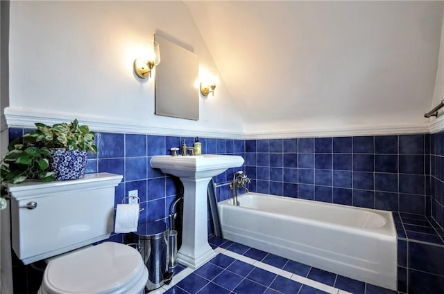 918 California Ave, Avalon, PA 15202 - full bath with tile patterned flooring, a bathing tub, toilet, a wainscoted wall, and tile walls