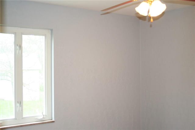 unfurnished room featuring ceiling fan