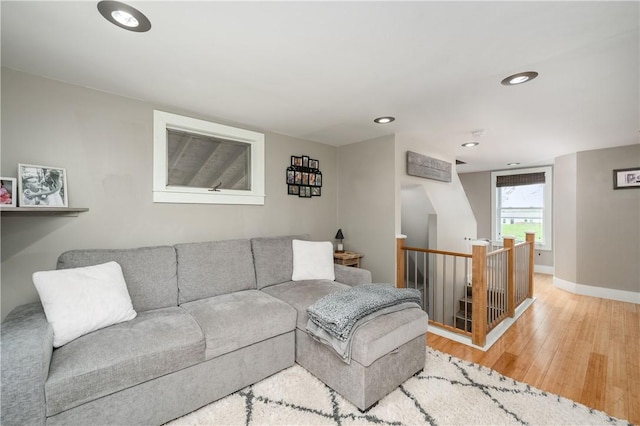living area featuring baseboards, recessed lighting, and wood finished floors