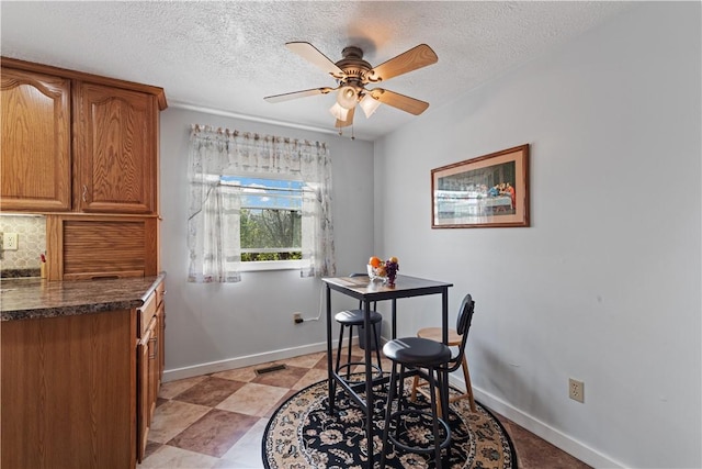 dining space with ceiling fan, a textured ceiling, baseboards, light floors, and visible vents