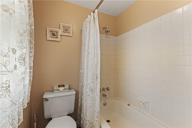 full bathroom featuring shower / tub combo with curtain and toilet
