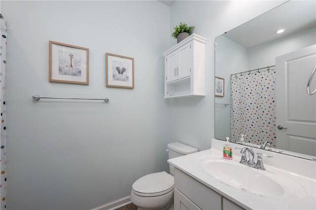 full bathroom featuring vanity, toilet, and curtained shower