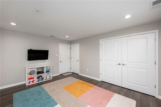 playroom featuring baseboards, dark wood-style flooring, and visible vents