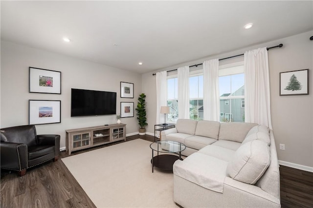 816 Theda Dori St, Cranberry Twp, PA 16066 - living area with dark wood-style floors, baseboards, and recessed lighting