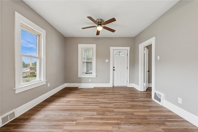410 Butz St, New Castle/3Rd, PA 16101 - foyer featuring visible vents, ceiling fan, and a healthy amount of sunlight