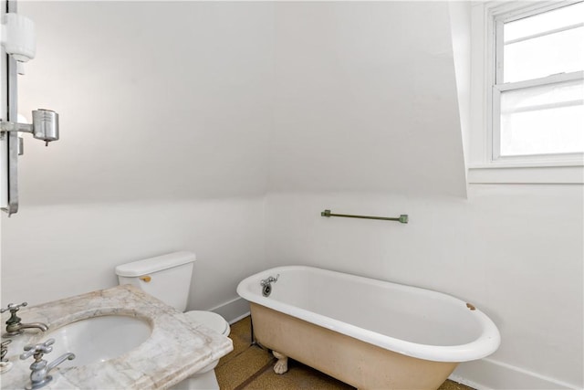 503 Beechwood Ave, Carnegie, PA 15106 - full bath featuring baseboards, a sink, toilet, and a soaking tub