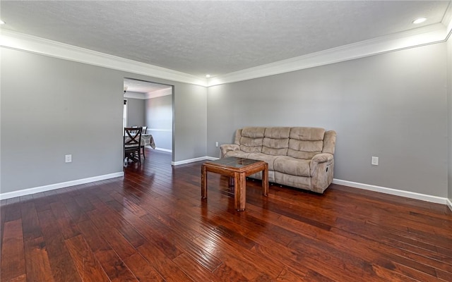 living area with crown molding, a textured ceiling, recessed lighting, baseboards, and hardwood / wood-style flooring
