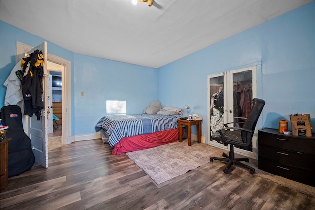 206 7th St, Oakmont, PA 15139 - bedroom featuring wood finished floors and baseboards