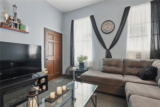 living area with carpet flooring