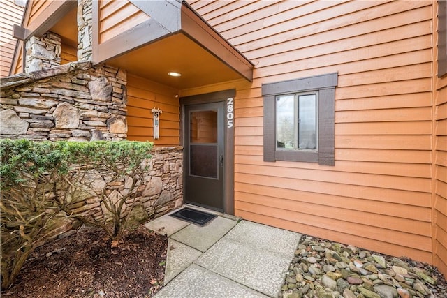 2805 Swiss Mountain Dr, Seven Springs Resort, PA 15622 - property entrance featuring stone siding