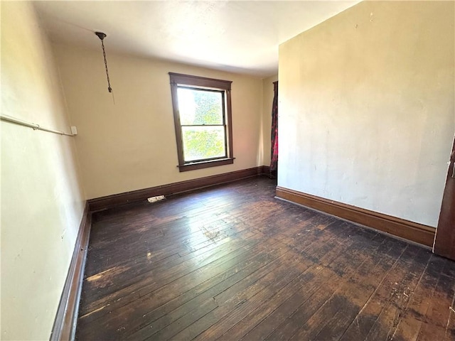 432 Boyles Ave, New Castle/2Nd, PA 16101 - unfurnished room with baseboards and hardwood / wood-style floors