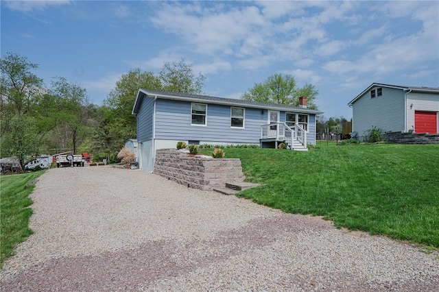 view of front of house featuring a front lawn and driveway