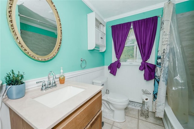 full bath featuring shower / bath combination with curtain, crown molding, vanity, a wainscoted wall, and toilet
