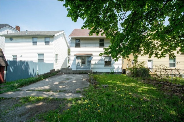 1211 Main St, Aliquippa, PA 15001 - back of house featuring fence and a yard