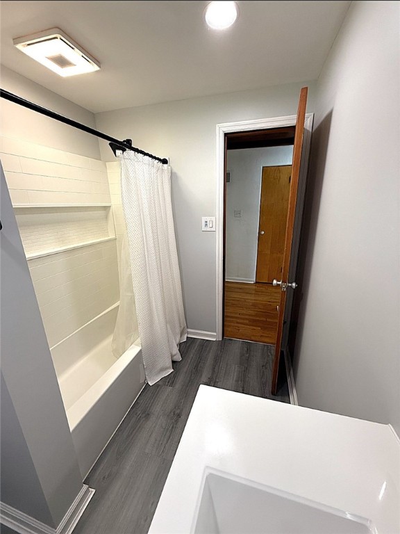 4402 Gateway Dr, Monroeville, PA 15146 - full bathroom featuring shower / tub combo with curtain, recessed lighting, baseboards, wood finished floors, and visible vents