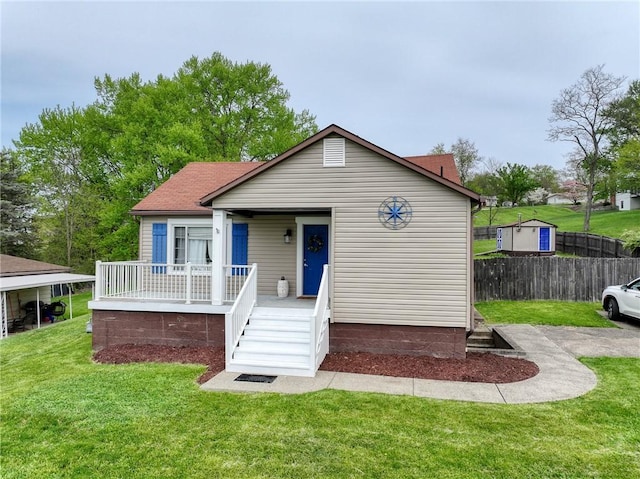 758 Beaver St, Rochester, PA 15074 - bungalow-style home featuring fence, a porch, and a front yard