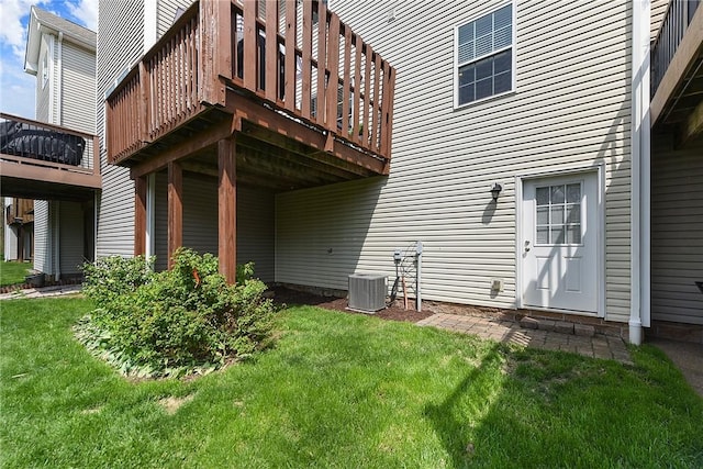 703 Freedom Dr, Collier Twp, PA 15106 - rear view of property with a wooden deck and a yard