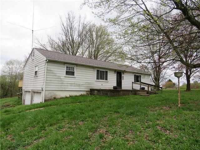 view of front of house featuring a garage and a front yard