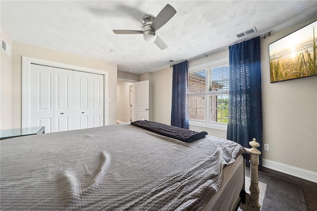 1043 Blackthorne Dr, Penn Twp Wml, PA 15644 - bedroom featuring baseboards, visible vents, dark wood finished floors, and a closet