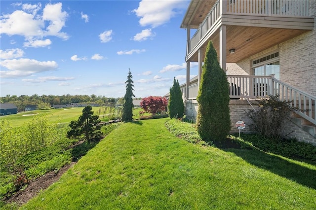 1043 Blackthorne Dr, Penn Twp Wml, PA 15644 - view of yard with a balcony