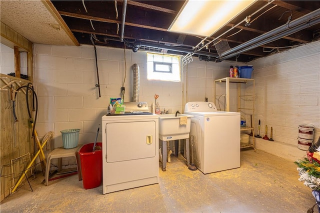 14 Cedar St, Masontown, PA 15461 - laundry room featuring a sink, laundry area, and washer and clothes dryer