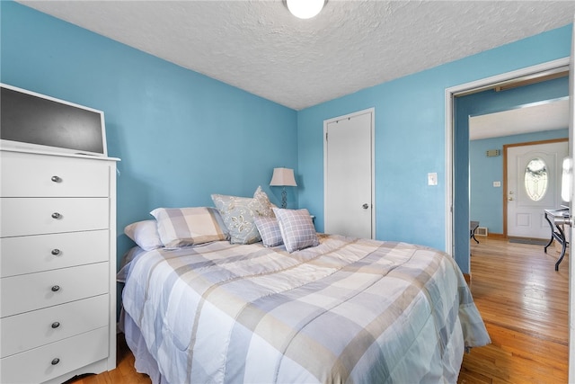 935 Broglie, South Park, PA 15236 - bedroom with light wood finished floors and a textured ceiling