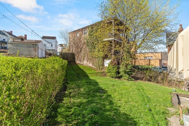 view of yard featuring fence