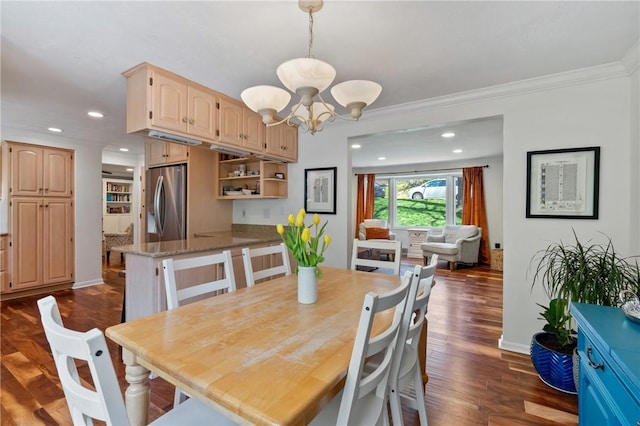 dining area featuring recessed lighting, a notable chandelier, dark wood-style floors, and ornamental molding
